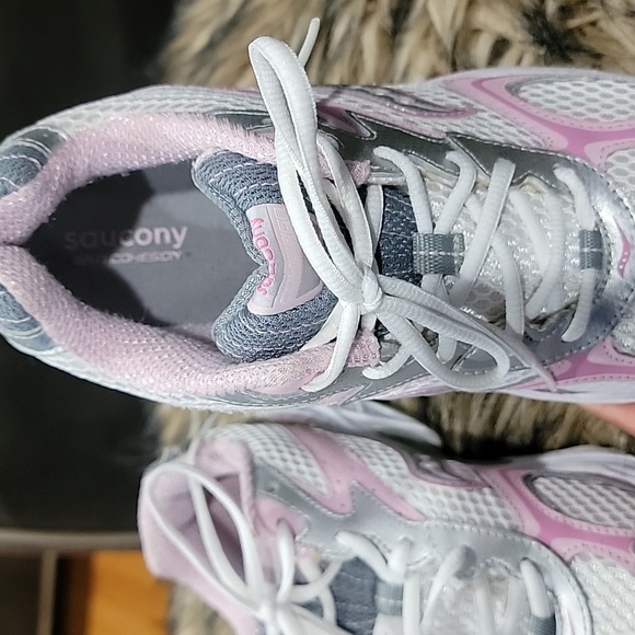 Saucony Sneakers - Picture 3 of 4